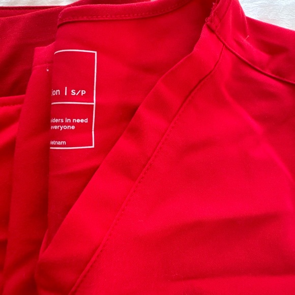 FIGS Red Scrubs Set - Picture 2 of 3